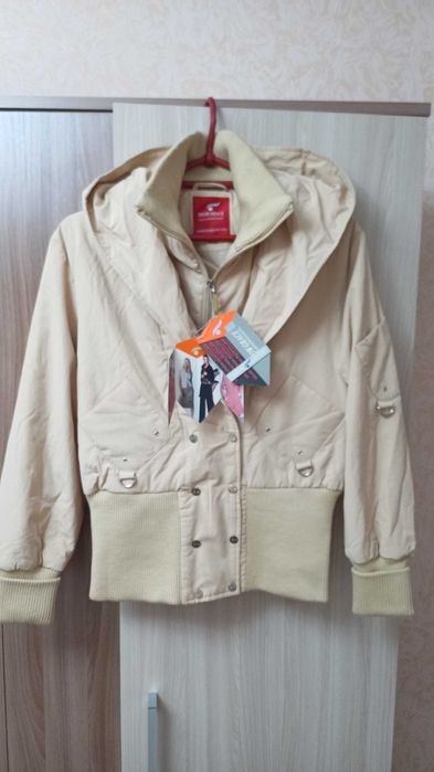 Новая женская курточка/ ветровка