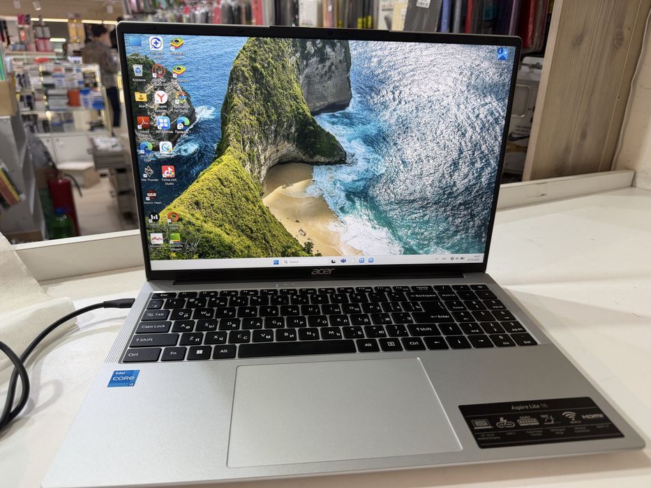 Ноутбук Aser Aspire 16 lite