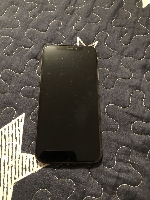 Vand iphone XS gold 64GB 100% este schimabata cu originala