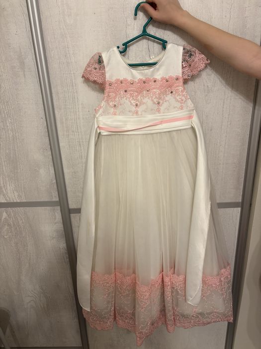 Продам платье на девочку