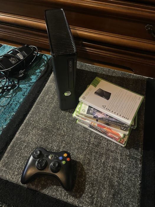 Xbox 360 Slim (250 GB)