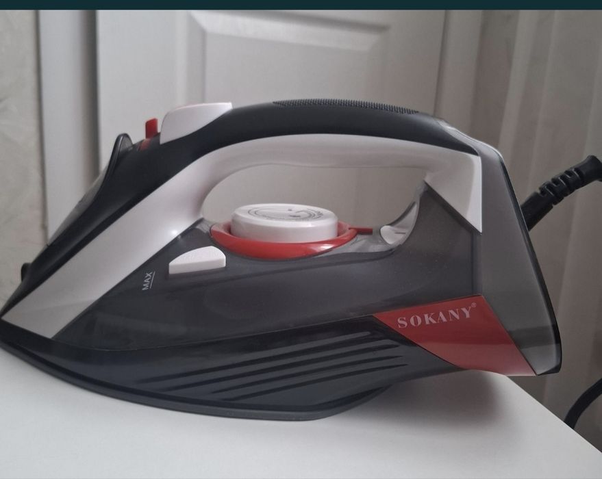 Продаеться утюг Sokany