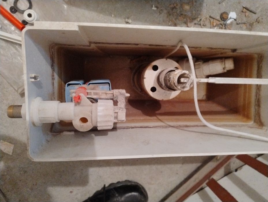 Порцеланова мивка, пластмасово тоалетно казанче, части за казанче