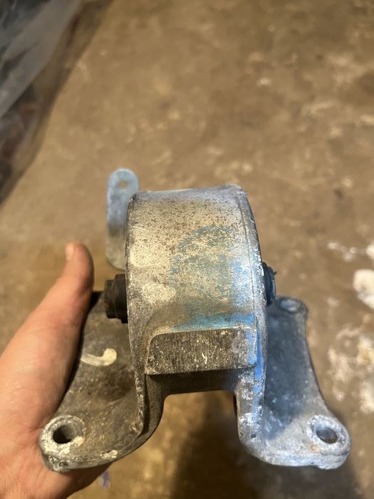 Подушка Акпп nissan maxima cefiro