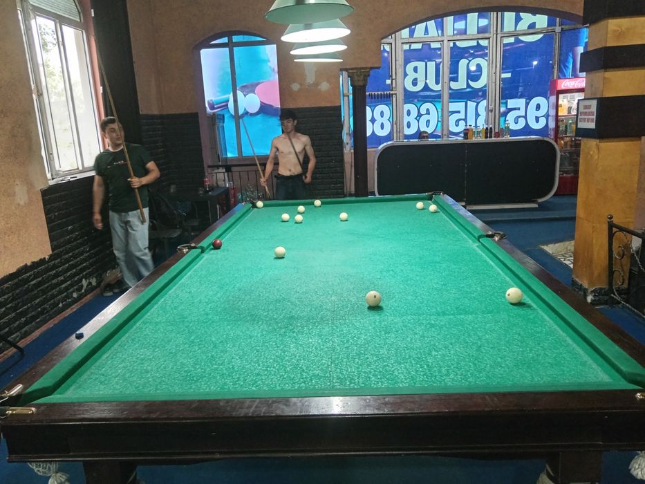 Bilyard, bilyart, sotiladi. 4 tasi jihozlari bilan birga
