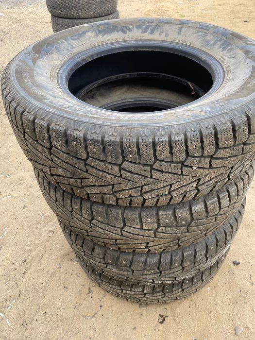 Продам зимнюю резину 235/70/R16 NEXEN
