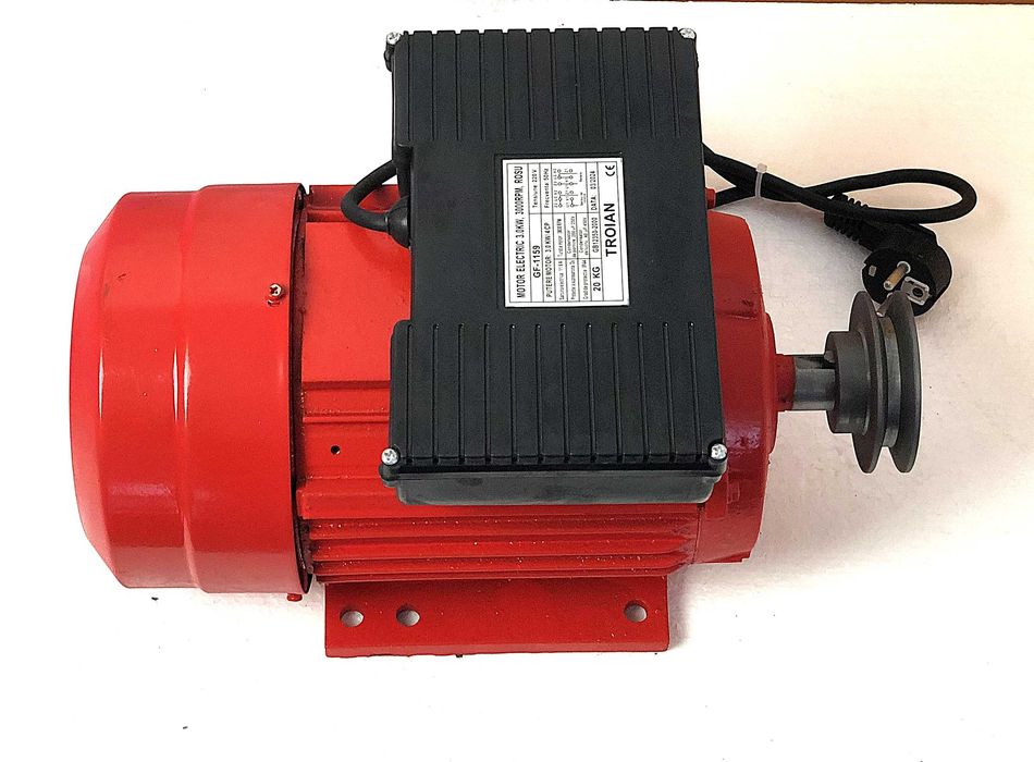 Motoare electrice 220V, 2.5 kW, noi, carcasa fonta