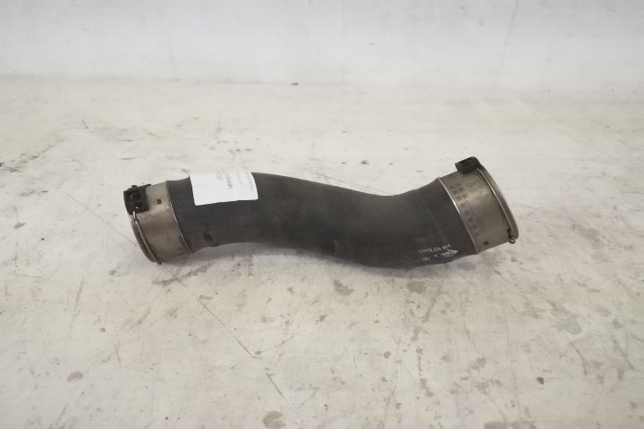 Оригинален интеркулер маркуч/тръбопровод в добро състояние Мерцедес-Бе