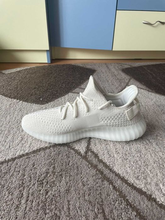 Yeezy 350 bone nou
