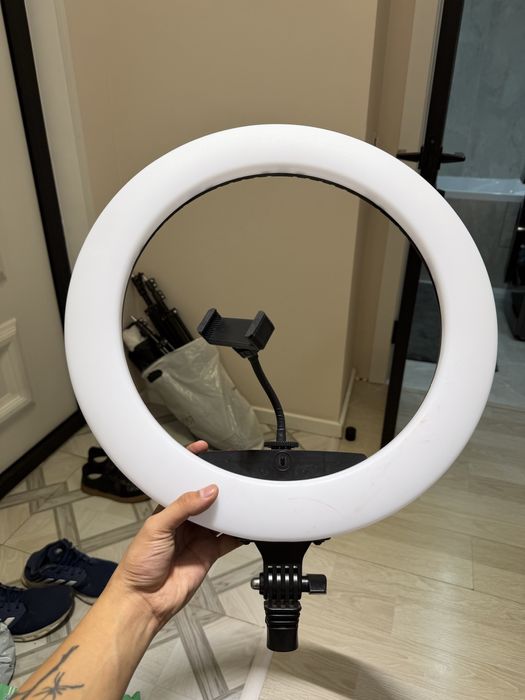 Кольцевая лампа + штативы + гримерные лампы