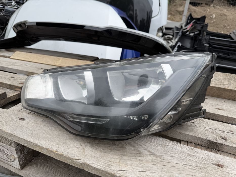 Фар Audi A1 2010 год.-