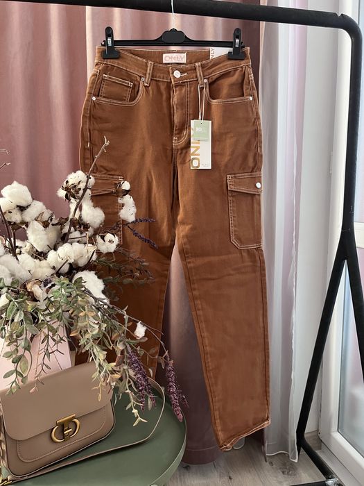 Дамски дрехи на едро от затворил магазин