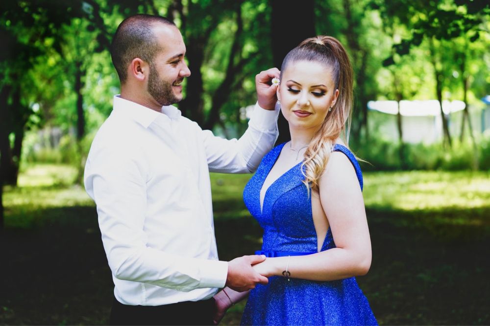 Официална рокля.