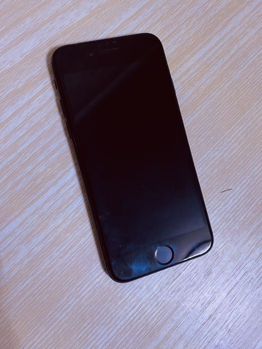 iPhone 128ГБ SE 2020