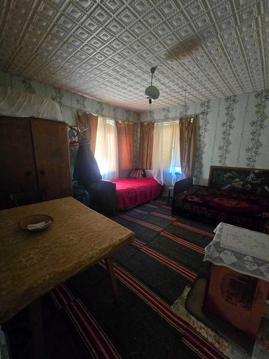Продава се имот в с. Староселци, обл. Плевен 1 декар двор, две къщи, лятна кухня и селскостопански постройки