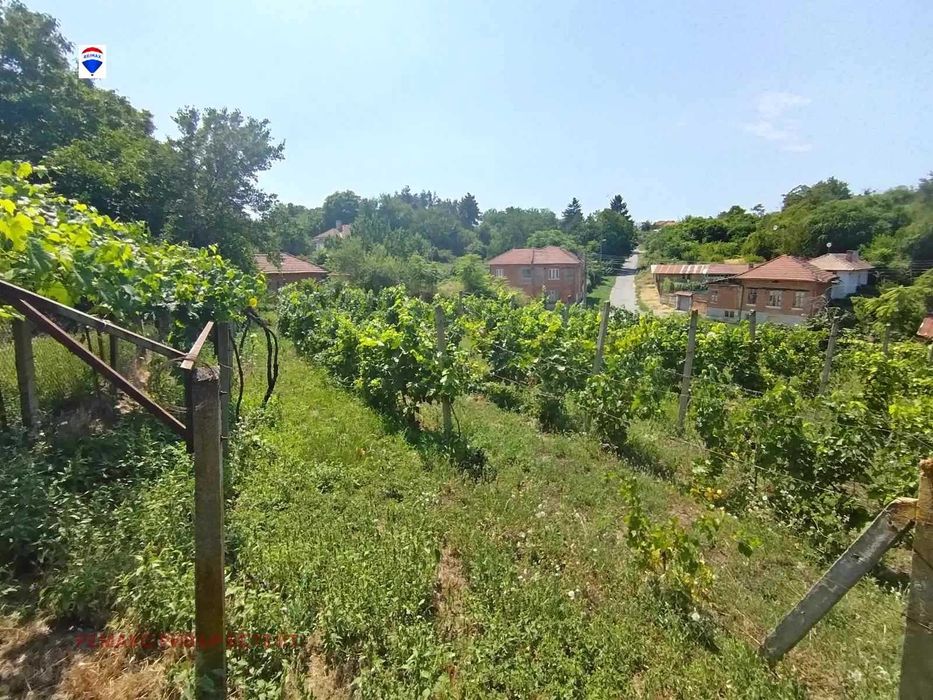 Къща на два етажа в с. Горно Абланово, обл. Русе