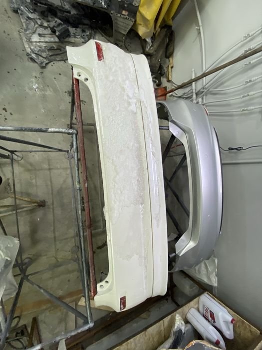 Бампер заднйи эстима