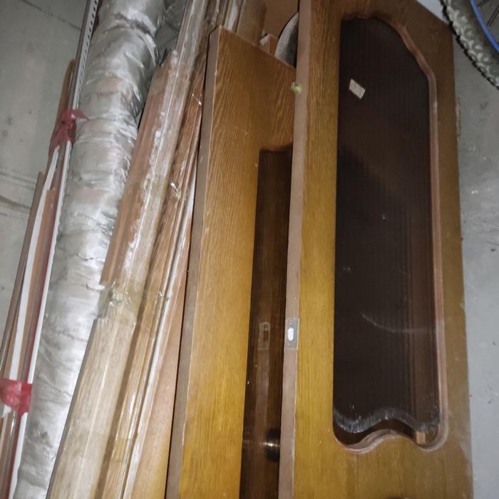 Двери бу фабричные из чистого дерева.