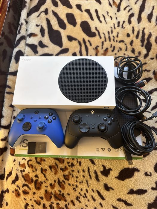 Xbox Series S 512GB + 2 controllere + 1TB expansion – pachet complet