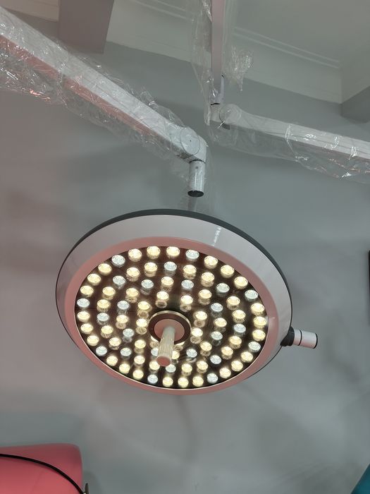 Двухкупольная операционная лампа (светильник)