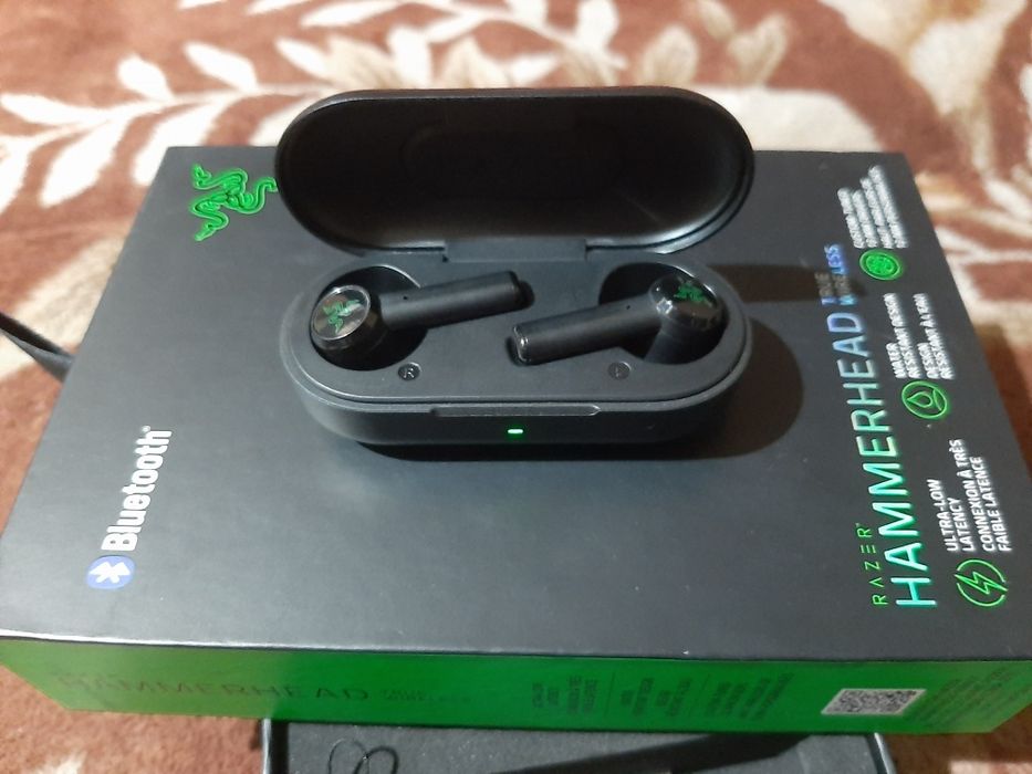Vând căști Razer Hammerhead True Wireless defecte în stare bună