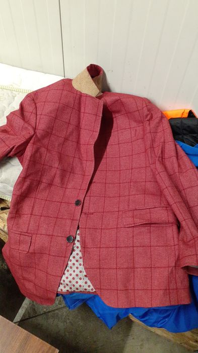 Vând pantaloni       sacou