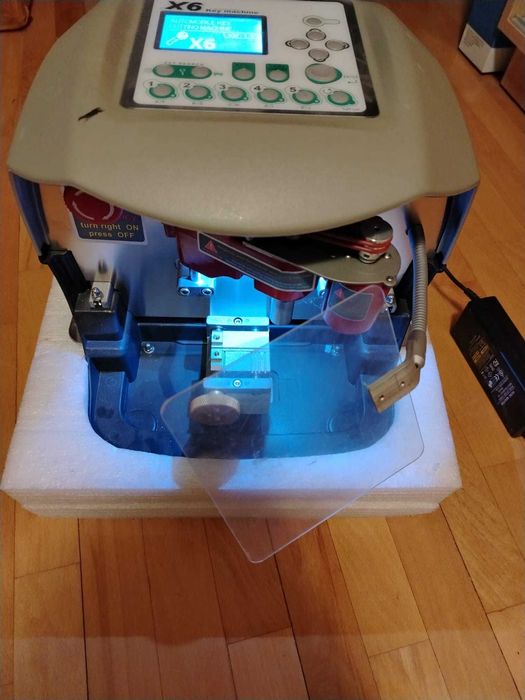 Masina copliat chei auto X6 - stare excelenta - set cleme incluse