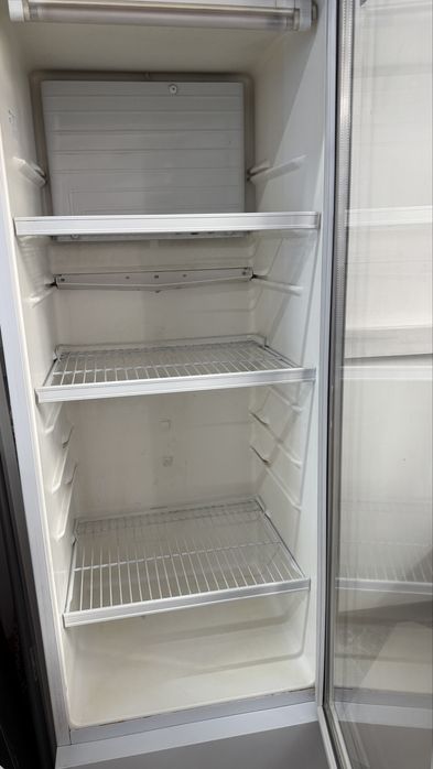 Витринный холодильник