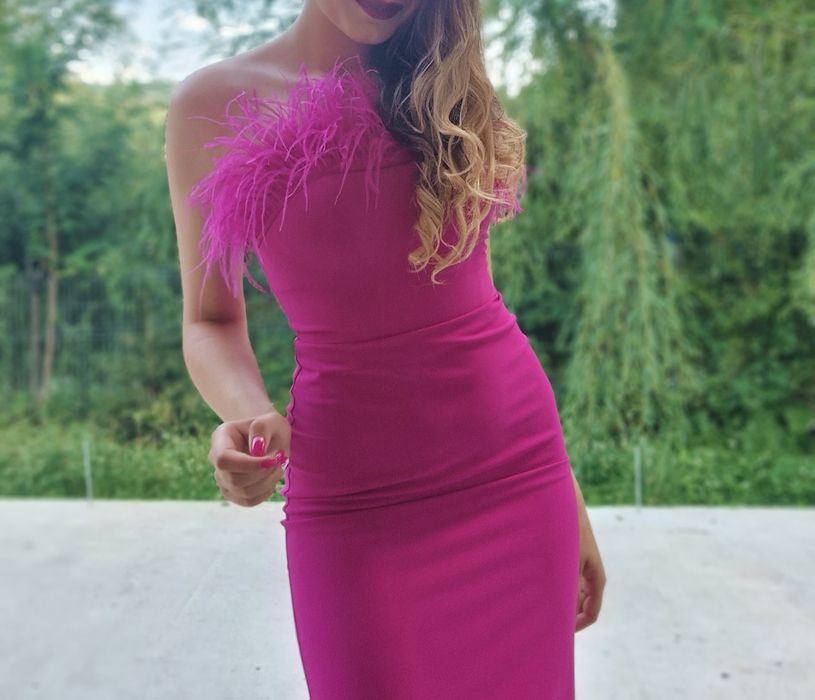 Rochie roz cu pene