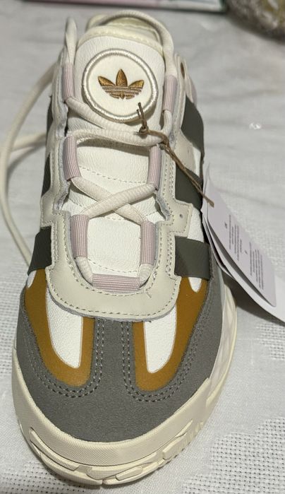 Женские кроссовки адидас