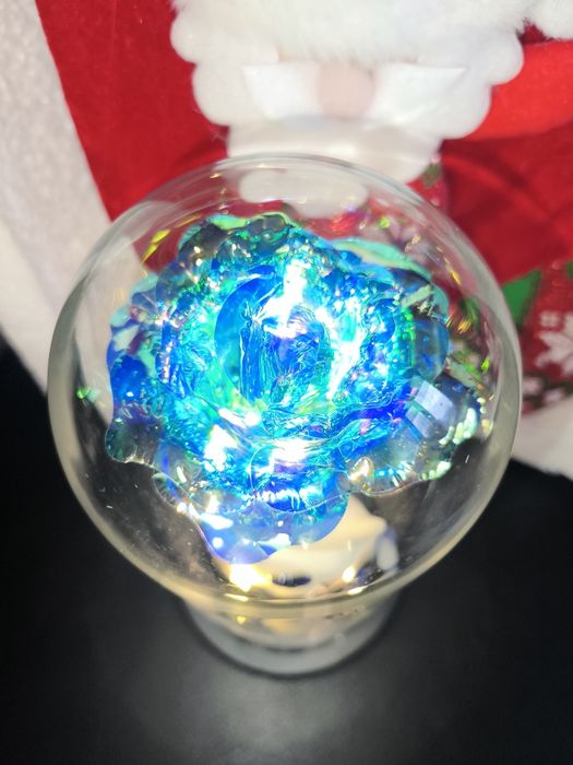 Роза в колбе светится ! Подарок  .