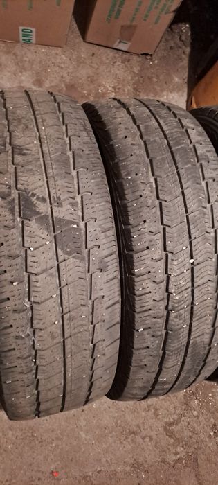 Vand  patru  cauciucuri  Nokian