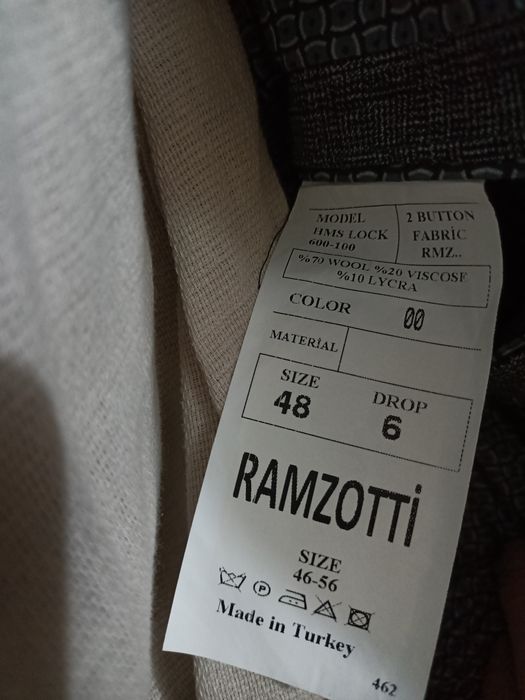 Продам костюм тройку