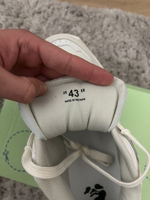 Vând adidași Off-White model Virgil Abloh, mărimea 43, noi (nepurtati)