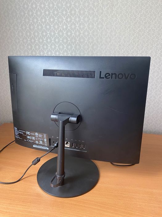 Моноблок Lenovo V130