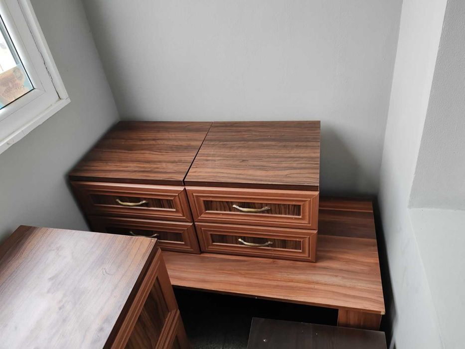 Скрин с нощни шкафчета