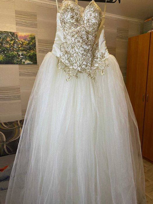 Свадебное платье