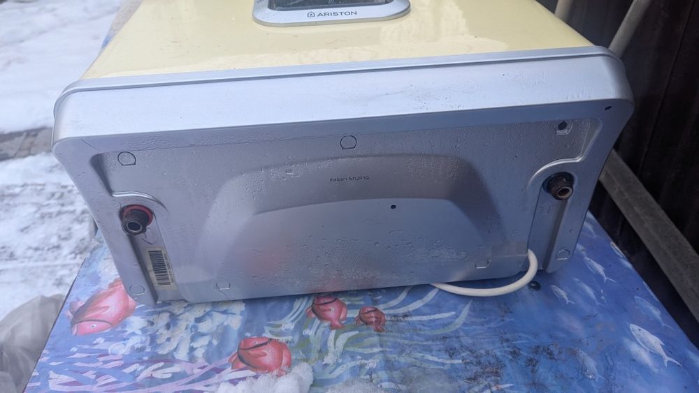 Водонагреватель продам б/у рабочий.. без глюков ..