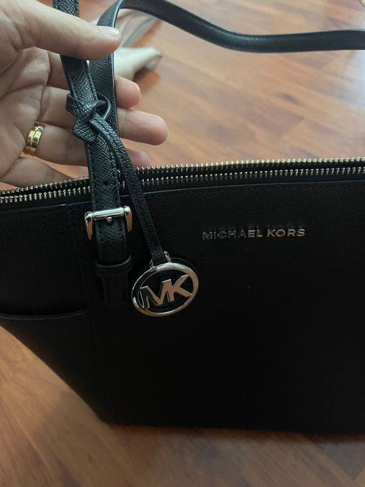 Vand Geanta Michael Kors ca noua