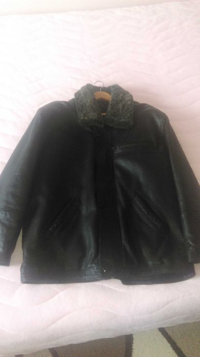 Кожено яке с подплата от вълна.Отлично състояние.