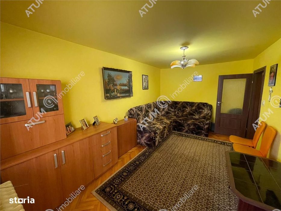 Apartament 3 camere decomandate si balcon zona Vasile Aaron Sibiu — fotografia 3