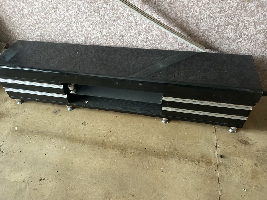 Полка под телевизор