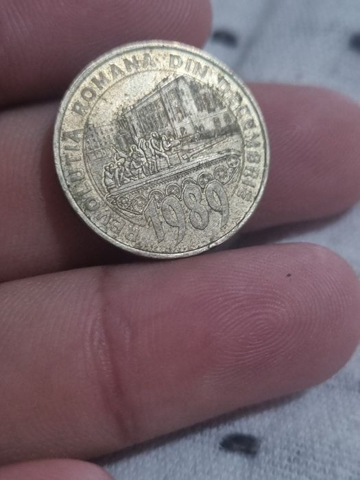 Vand moneda de 50 de bani 2019 revolutionara 1989
