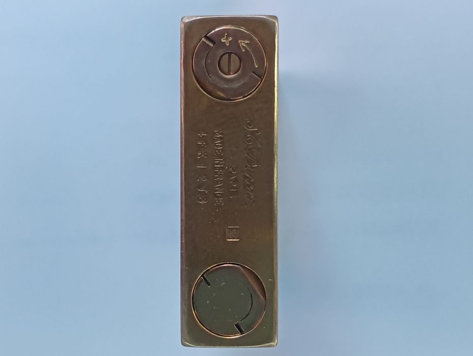 Запалка S. T. Dupont 4FK12J8, златно покритие, черен лак.