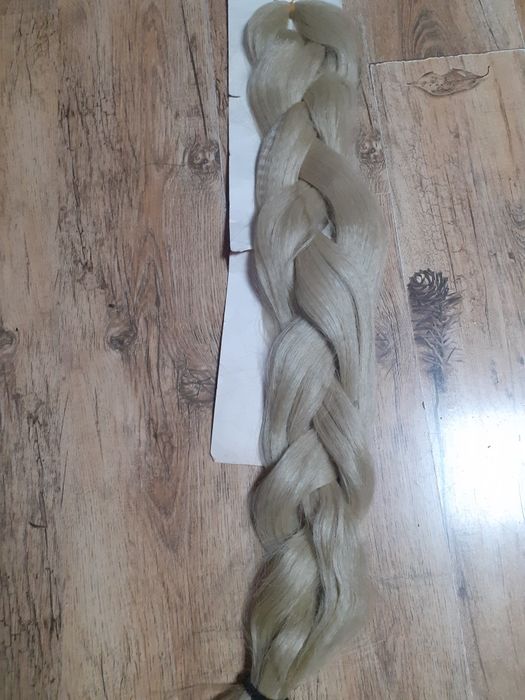 Дълга  руса  коса -плитка