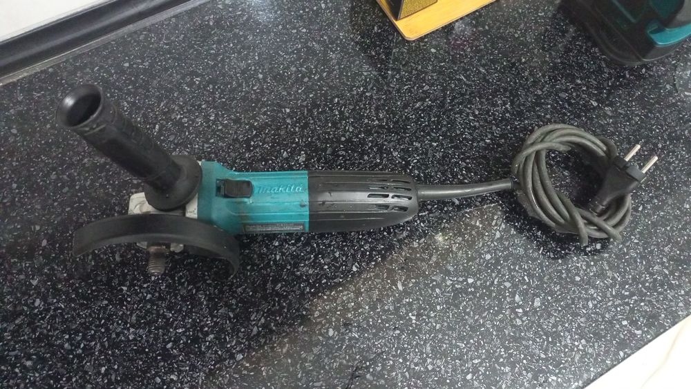 Болгарка Макита GA5030