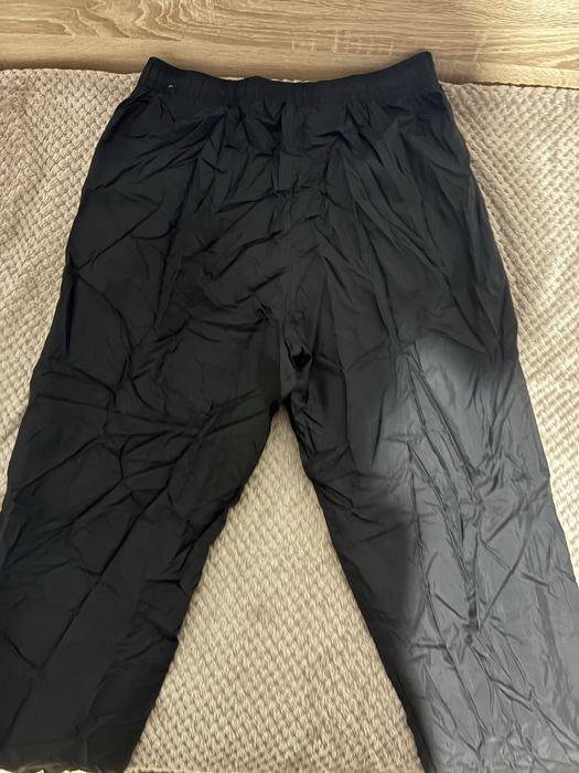 Оригинално шушляково долнище на Nike