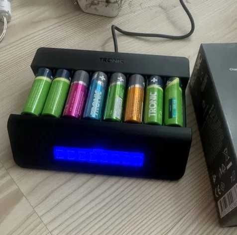 Incarcator 8 acumulatori, baterii R6 R3, smart, cu display, Tronic nou