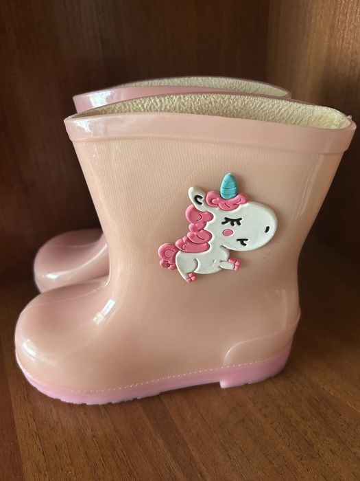 Детская обувь в хорошем состоянии