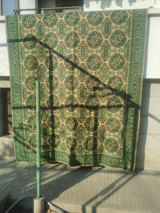 Килими и Китеници.